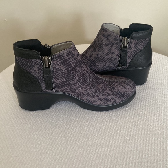 Alegria NEW Sloan Boot Snake skin Size 37 - Picture 4 of 6